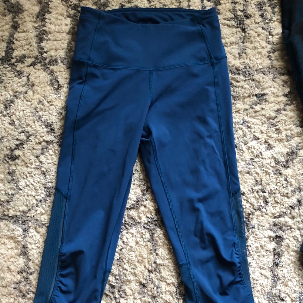 Blue crop yoga leggings
